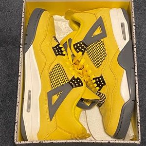 Air Jordan 4 “Lightning”